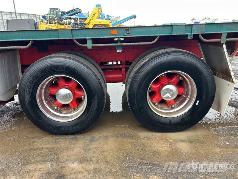 Kenworth L700 6x4 w/Palfinger PK12000 A 4.48 t Knuckle Boom Vlakke laadvloer met kraan