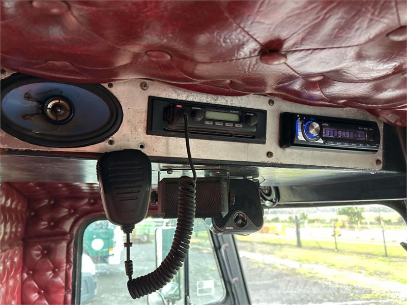 Kenworth L700 6x4 w/Palfinger PK12000 A 4.48 t Knuckle Boom Vlakke laadvloer met kraan