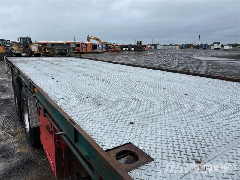 Kenworth L700 6x4 w/Palfinger PK12000 A 4.48 t Knuckle Boom Vlakke laadvloer met kraan
