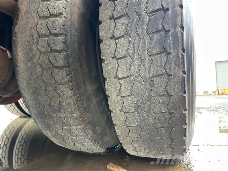 Kenworth L700 6x4 w/Palfinger PK12000 A 4.48 t Knuckle Boom Vlakke laadvloer met kraan