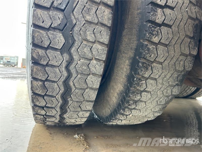 Kenworth L700 6x4 w/Palfinger PK12000 A 4.48 t Knuckle Boom Vlakke laadvloer met kraan