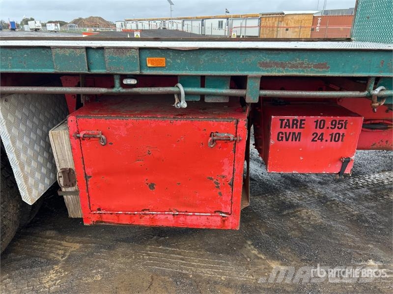 Kenworth L700 6x4 w/Palfinger PK12000 A 4.48 t Knuckle Boom Vlakke laadvloer met kraan