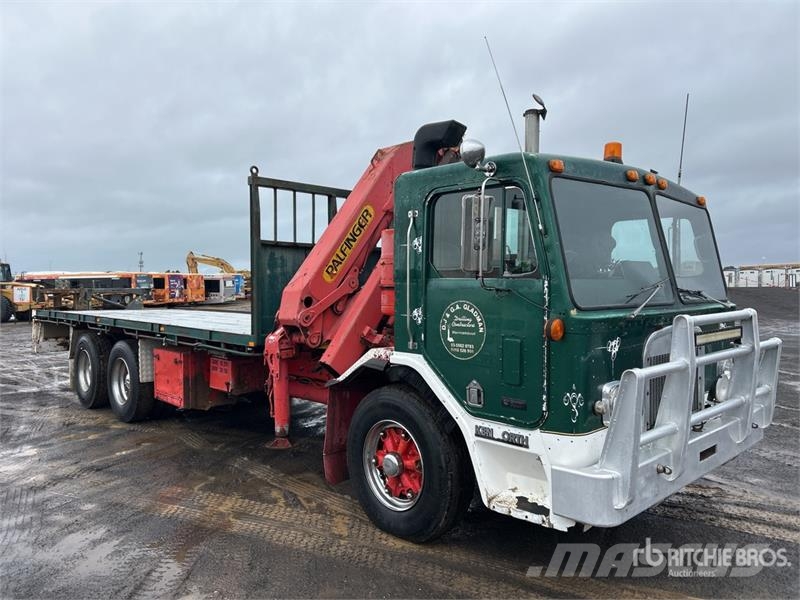 Kenworth L700 6x4 w/Palfinger PK12000 A 4.48 t Knuckle Boom Vlakke laadvloer met kraan