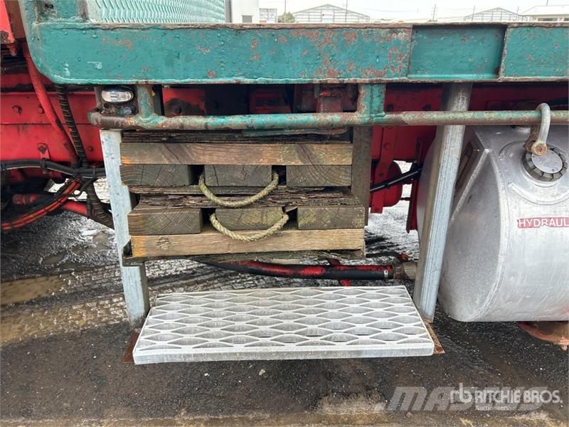 Kenworth L700 6x4 w/Palfinger PK12000 A 4.48 t Knuckle Boom Vlakke laadvloer met kraan