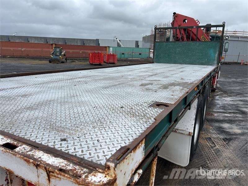 Kenworth L700 6x4 w/Palfinger PK12000 A 4.48 t Knuckle Boom Vlakke laadvloer met kraan