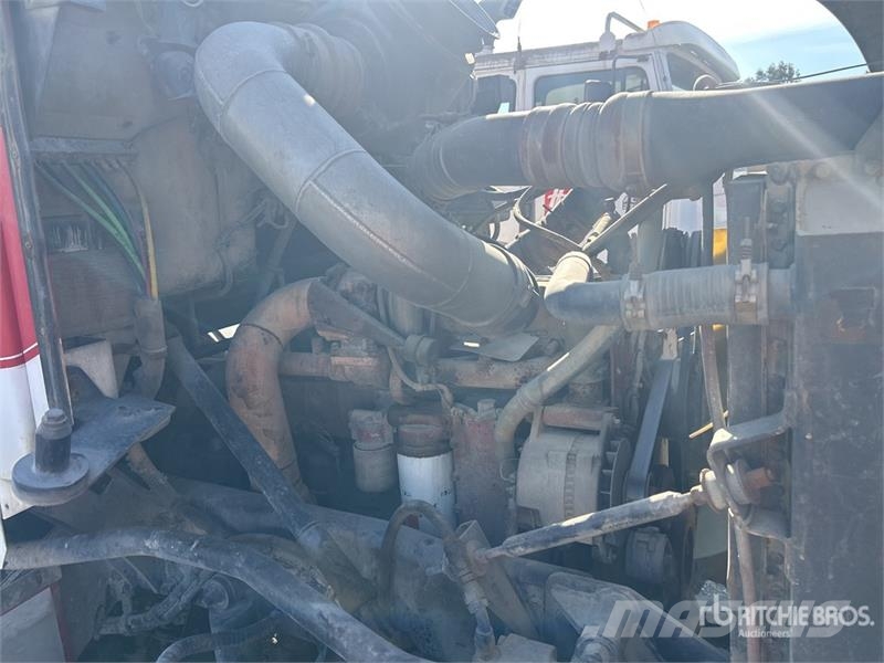 Kenworth T350 8x4 Twin-Steer Mixer Truck شاحنات خرسانة