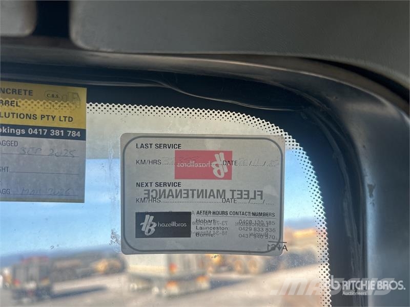 Kenworth T350 8x4 Twin-Steer Mixer Truck شاحنات خرسانة