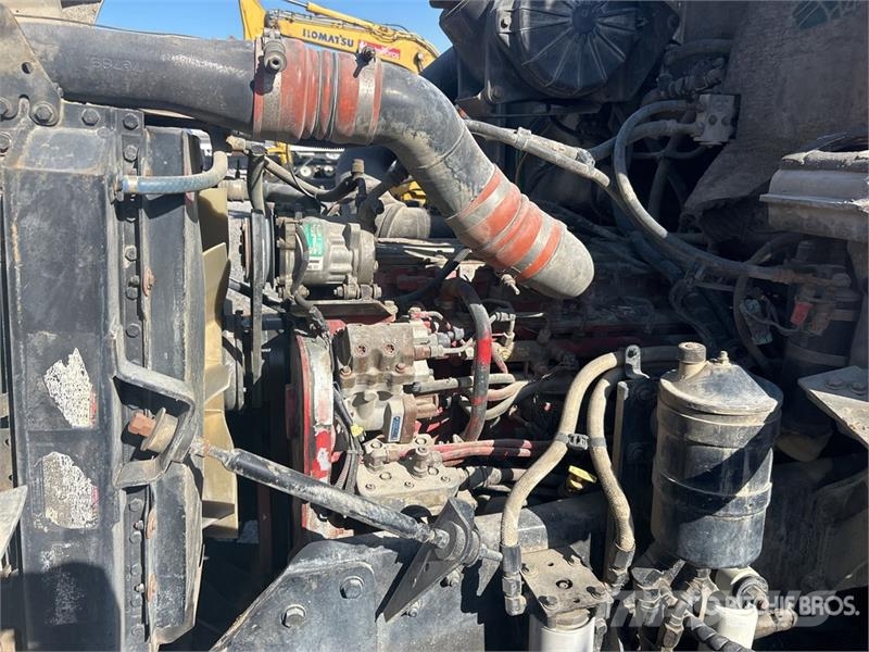 Kenworth T350 8x4 Twin-Steer Mixer Truck شاحنات خرسانة