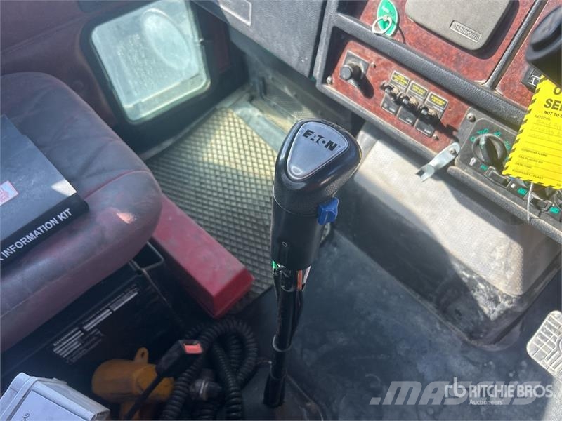 Kenworth T350 8x4 Twin-Steer Mixer Truck شاحنات خرسانة