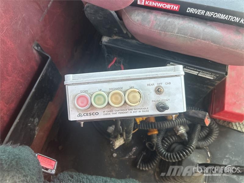 Kenworth T350 8x4 Twin-Steer Mixer Truck شاحنات خرسانة