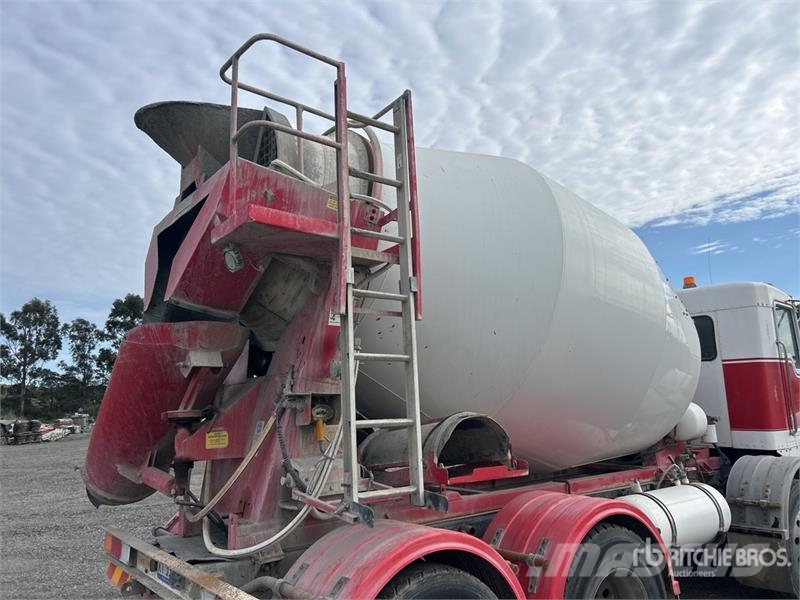 Kenworth T350 8x4 Twin-Steer Mixer Truck Betooniveokid