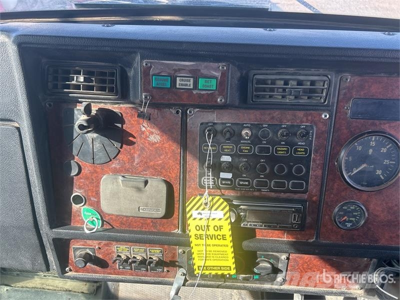 Kenworth T350 8x4 Twin-Steer Mixer Truck شاحنات خرسانة