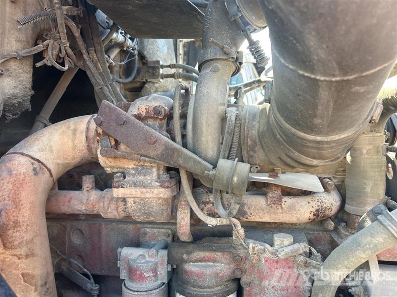 Kenworth T350 8x4 Twin-Steer Mixer Truck شاحنات خرسانة