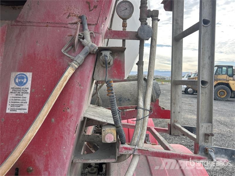 Kenworth T350 8x4 Twin-Steer Mixer Truck Betooniveokid