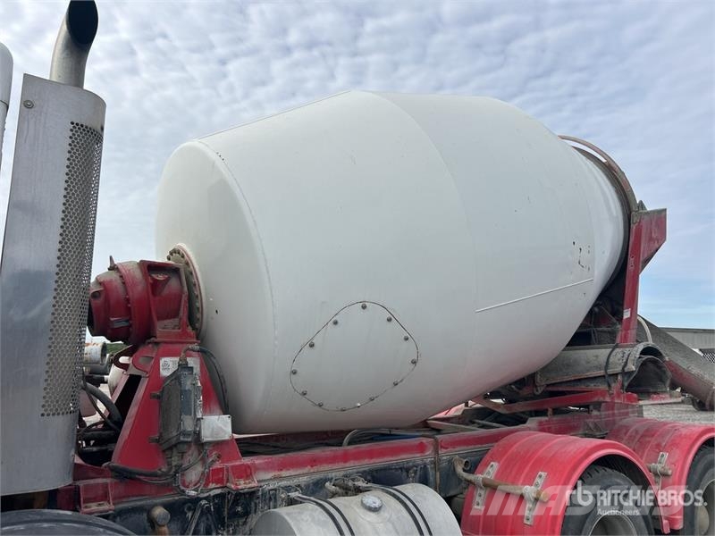 Kenworth T350 8x4 Twin-Steer Mixer Truck Betooniveokid