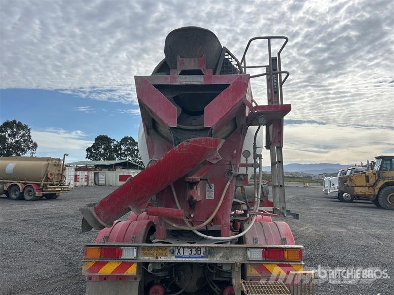 Kenworth T350 8x4 Twin-Steer Mixer Truck Betooniveokid
