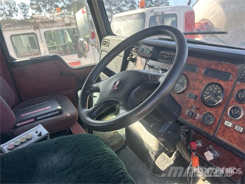 Kenworth T350 8x4 Twin-Steer Mixer Truck شاحنات خرسانة