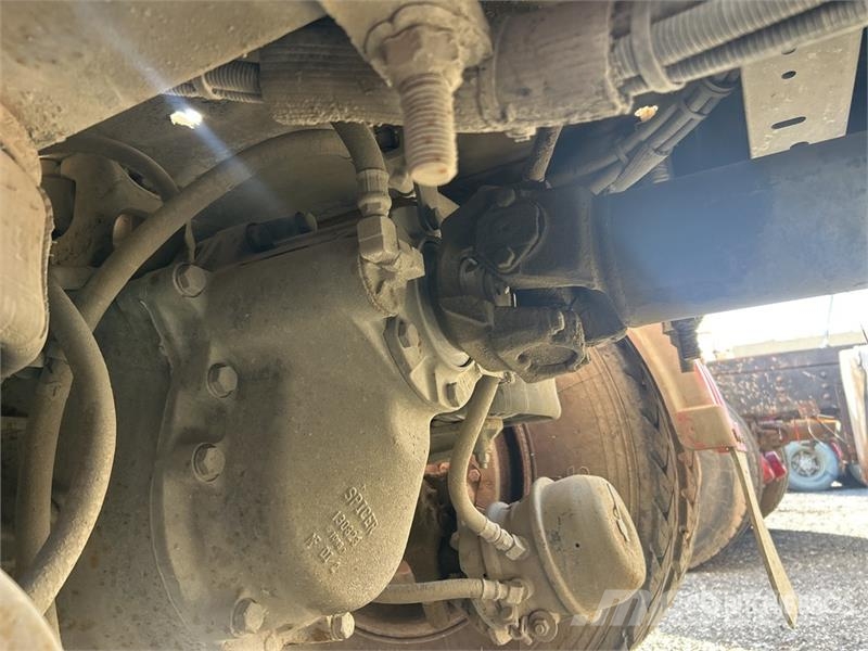 Kenworth T350 8x4 Twin-Steer Mixer Truck شاحنات خرسانة