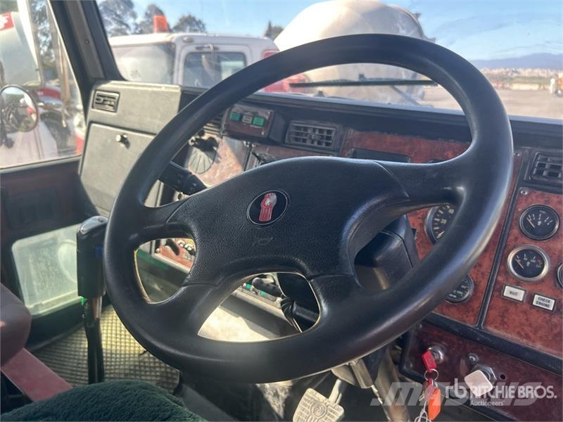 Kenworth T350 8x4 Twin-Steer Mixer Truck شاحنات خرسانة