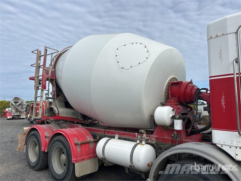 Kenworth T350 8x4 Twin-Steer Mixer Truck Betooniveokid