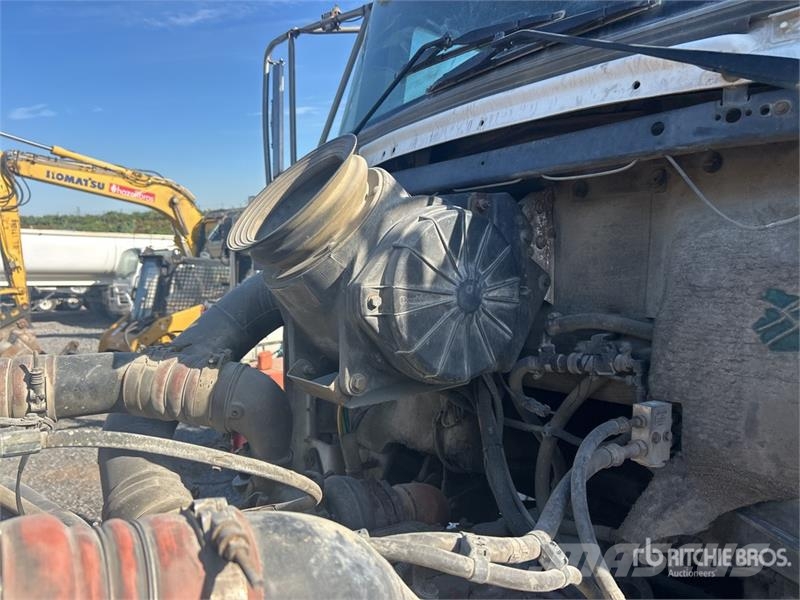 Kenworth T350 8x4 Twin-Steer Mixer Truck شاحنات خرسانة