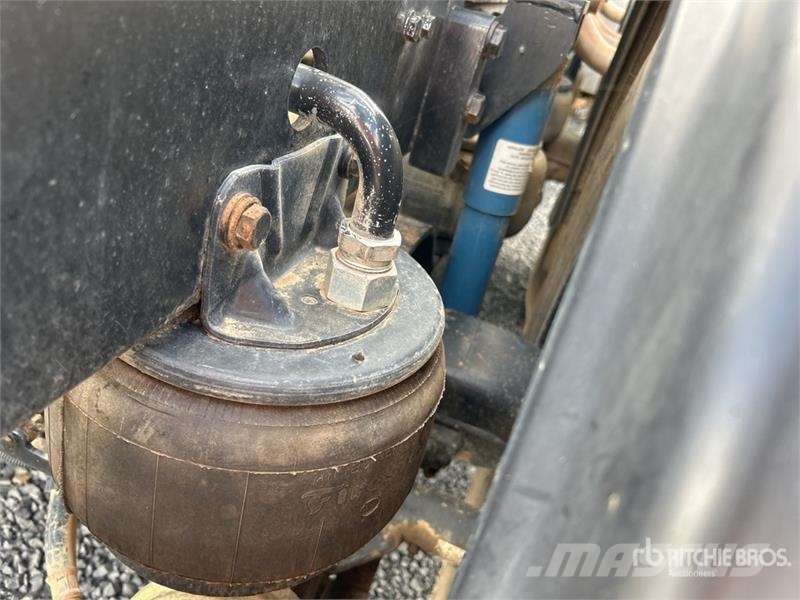 Kenworth T401 6x4 T/A Day Cab Truck Tractor Cabezas tractoras