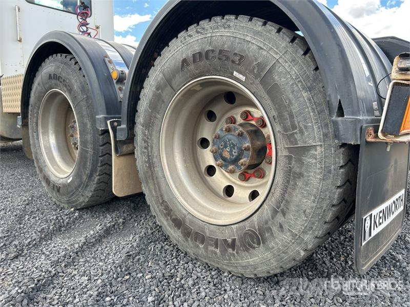 Kenworth T401 6x4 T/A Day Cab Truck Tractor Cabezas tractoras
