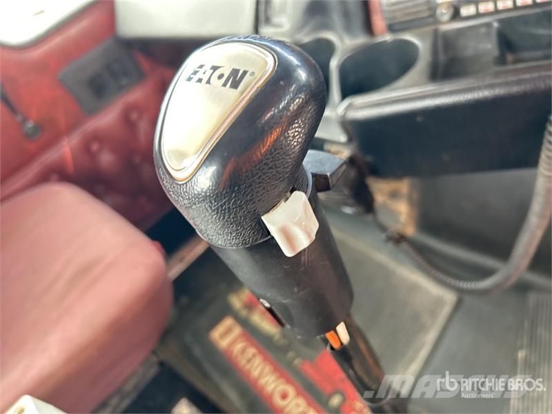 Kenworth T401 6x4 T/A Day Cab Truck Tractor Cabezas tractoras