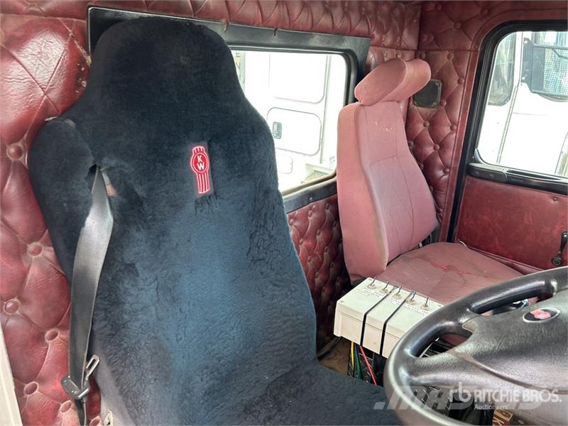 Kenworth T401 6x4 T/A Day Cab Truck Tractor Cabezas tractoras
