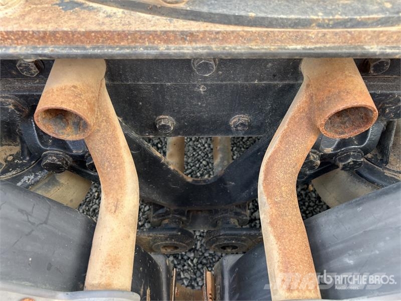 Kenworth T401 6x4 T/A Day Cab Truck Tractor Cabezas tractoras