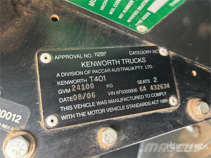 Kenworth T401 6x4 T/A Day Cab Truck Tractor Cabezas tractoras