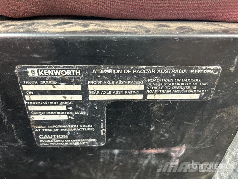 Kenworth T401 6x4 T/A Day Cab Truck Tractor Cabezas tractoras