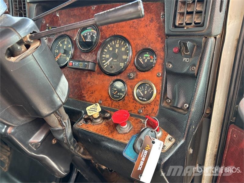 Kenworth T401 6x4 T/A Day Cab Truck Tractor Cabezas tractoras