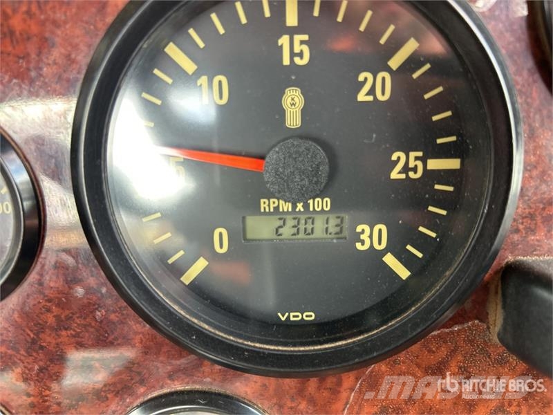 Kenworth T401 6x4 T/A Day Cab Truck Tractor Cabezas tractoras