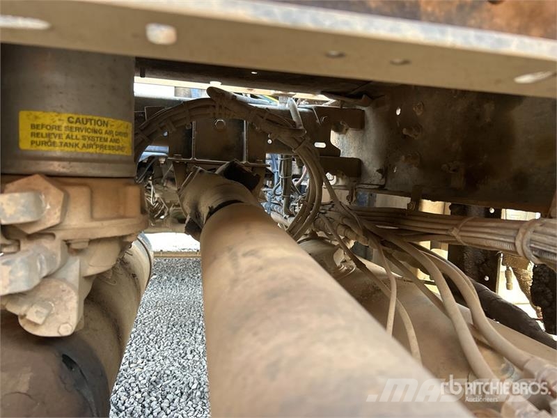 Kenworth T401 6x4 T/A Day Cab Truck Tractor Cabezas tractoras