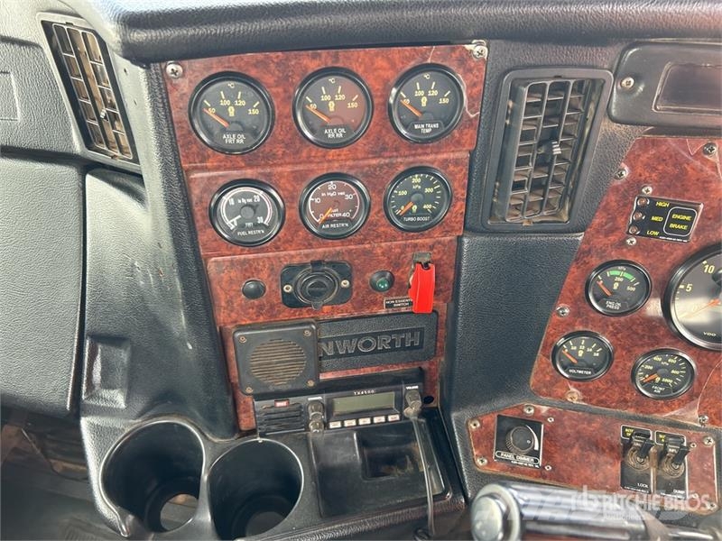 Kenworth T401 6x4 T/A Day Cab Truck Tractor Cabezas tractoras