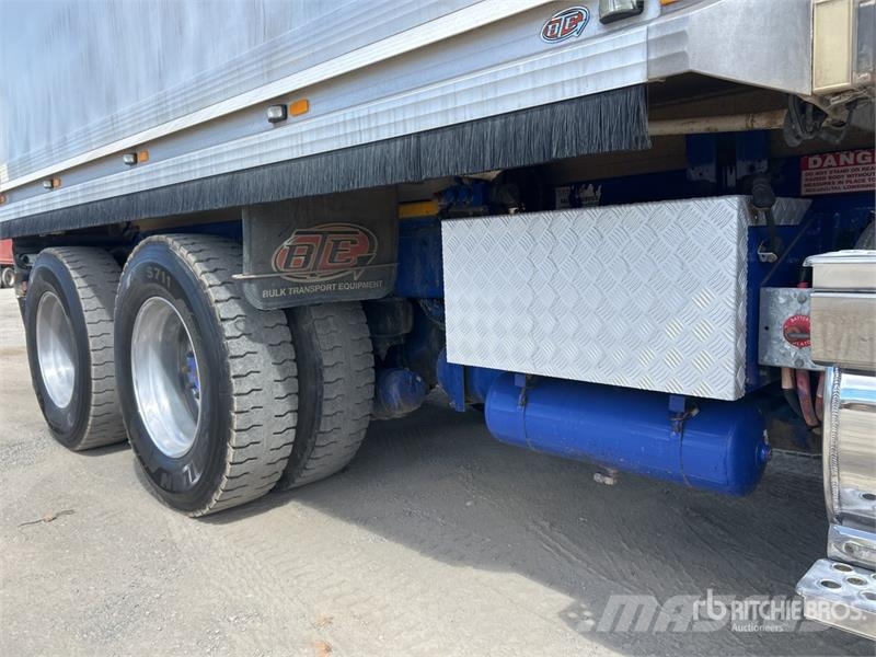 Kenworth T408SAR 6x4 T/A Dump Truck Autobasculanta