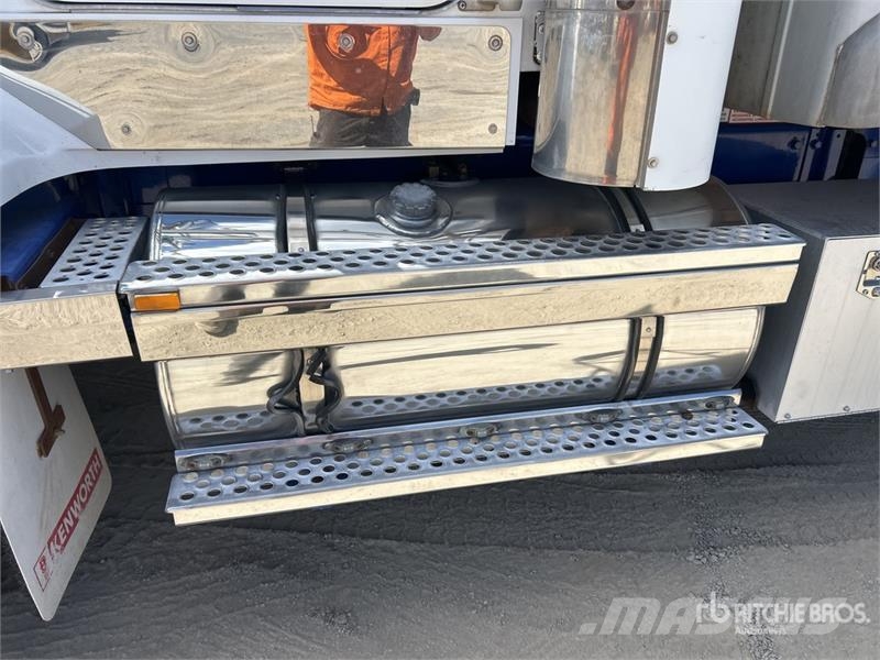 Kenworth T408SAR 6x4 T/A Dump Truck Autobasculanta