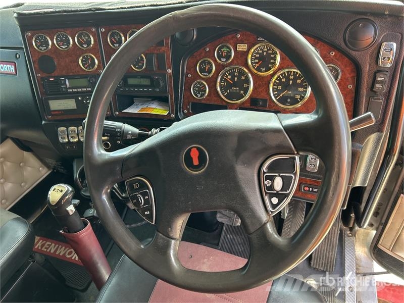 Kenworth T409 SAR 6x4 T/A Sleeper Truck Tractor Naudoti vilkikai