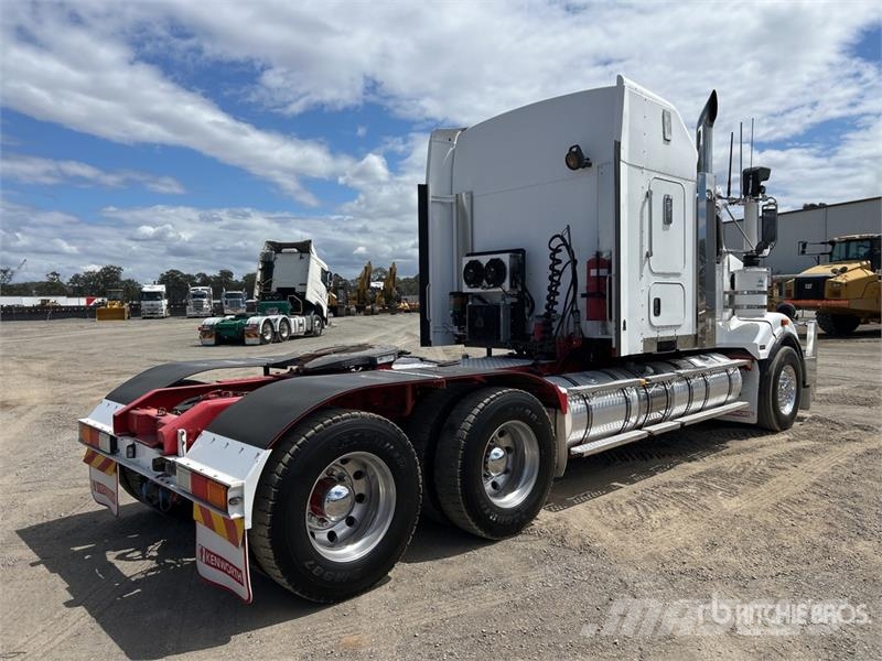 Kenworth T409 SAR 6x4 T/A Sleeper Truck Tractor Naudoti vilkikai