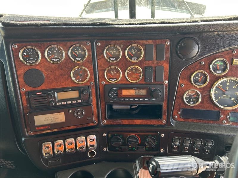 Kenworth T409 SAR 6x4 T/A Sleeper Truck Tractor Naudoti vilkikai