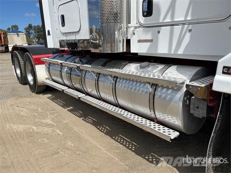 Kenworth T409 SAR 6x4 T/A Sleeper Truck Tractor Naudoti vilkikai