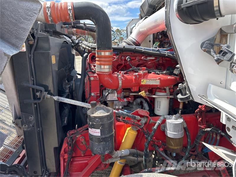 Kenworth T409 SAR 6x4 T/A Sleeper Truck Tractor Naudoti vilkikai
