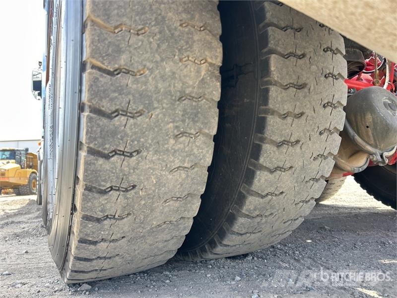 Kenworth T409 SAR 6x4 T/A Sleeper Truck Tractor Naudoti vilkikai