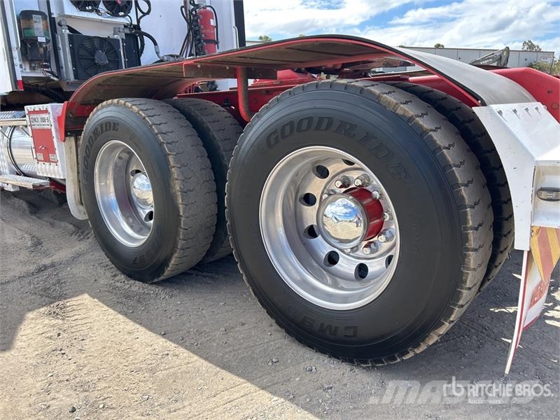 Kenworth T409 SAR 6x4 T/A Sleeper Truck Tractor Naudoti vilkikai