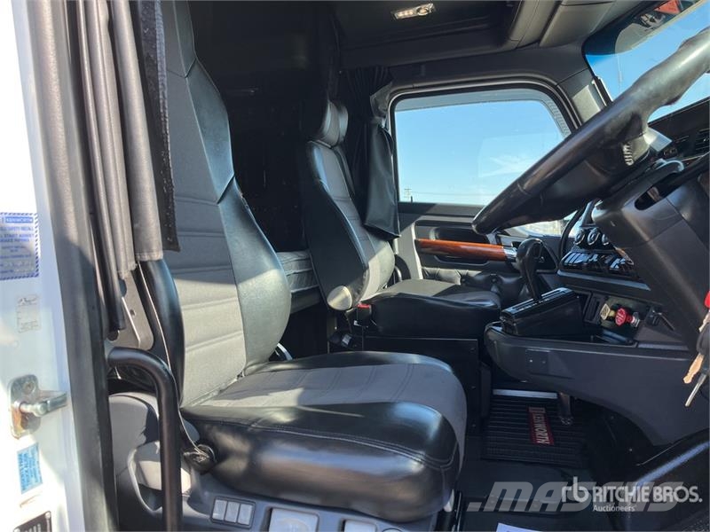 Kenworth T610 6x4 T/A Sleeper Truck Tractor Dragbilar