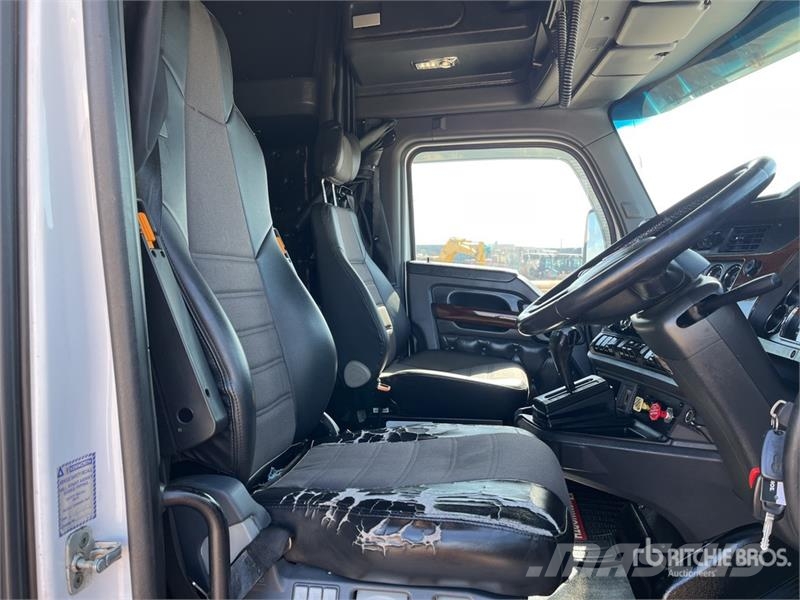Kenworth T610 6x4 T/A Sleeper Truck Tractor Trækkere