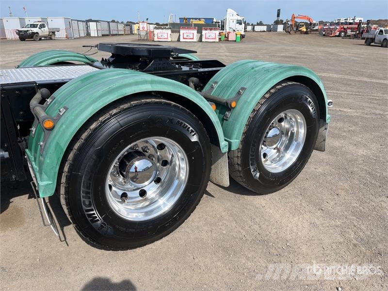 Kenworth T610 6x4 T/A Sleeper Truck Tractor Sadulveokid
