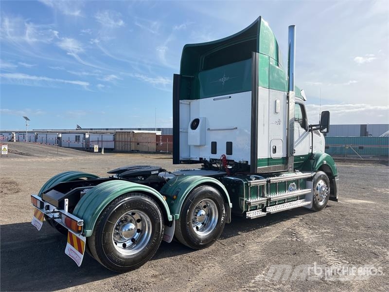 Kenworth T610 6x4 T/A Sleeper Truck Tractor Vetopöytäautot