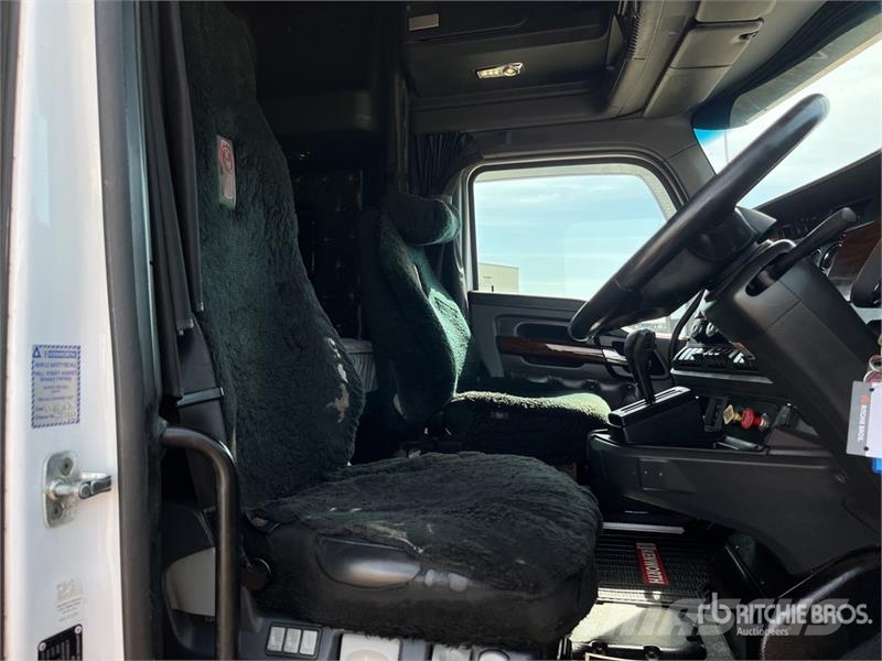 Kenworth T610 6x4 T/A Sleeper Truck Tractor Sadulveokid